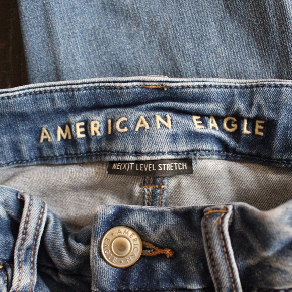 American Eagle, distressed -  Curvy Hi-Rise Jegging - Next Level Stretch - Picture 6 of 8